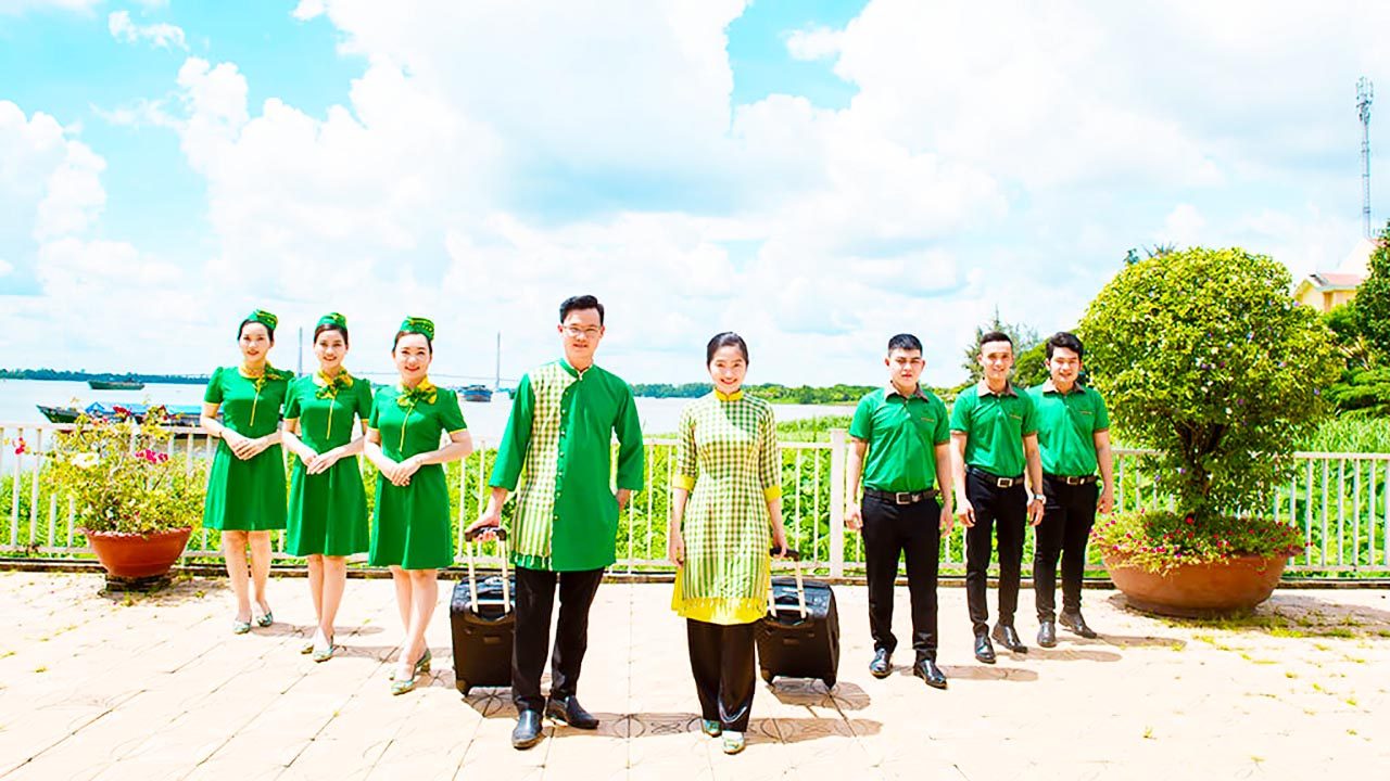 Đội ngũ ngũ nhân viên tàu cao tốc Mai Linh Express