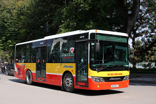 Xe buýt di chuyển từ sân bay về trung tâm thành phố Hải Phòng
