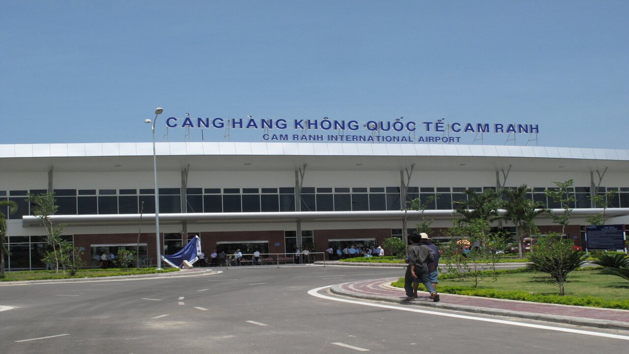 Do Nha Trang có sân bay lớn của quốc gia, nên các chuyến bay đến Nha Trang khá đa dạng